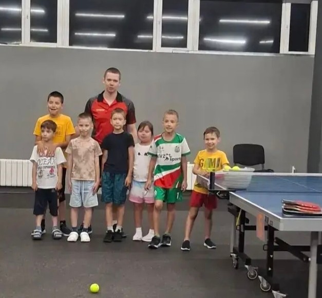 Тренировки по настольному теннису для ребят с ОВЗ в клубе «Сфера»